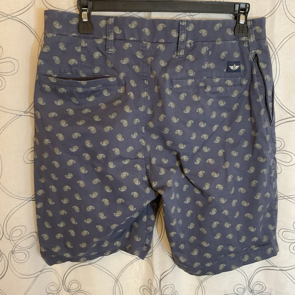 Men's Dockers Supreme Flex Blue Khakis Shorts Paisley Flat Front Stretch Size 30
